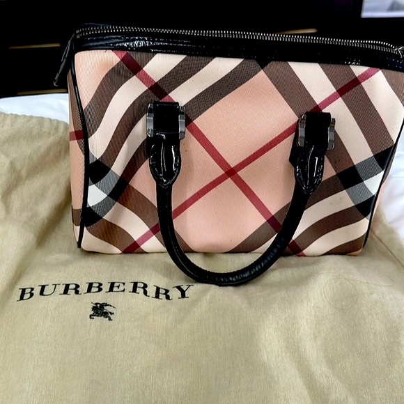Burberry Nova check bag. Only used twice and always kept in original duster bag - Picture 1 of 2